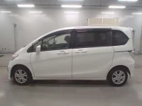 Honda FREED лот № 30093 оценка 4  с аукциона в Японии 3