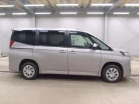 Toyota NOAH лот № 3018 оценка 4  с аукциона в Японии 2