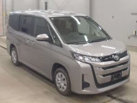 Toyota NOAH лот № 3018 оценка 4  с аукциона в Японии 4
