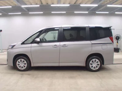 Toyota NOAH  с аукциона в Японии