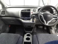 Honda STREAM лот № 30113 оценка 4  с аукциона в Японии 8