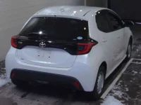 Toyota YARIS лот № 6001 оценка RA  с аукциона в Японии 1