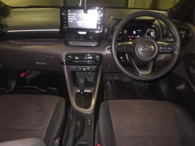 Toyota YARIS  с аукциона в Японии