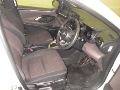 Toyota YARIS  с аукциона в Японии