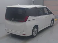 Toyota NOAH лот № 6901 оценка 4.5  с аукциона в Японии 1