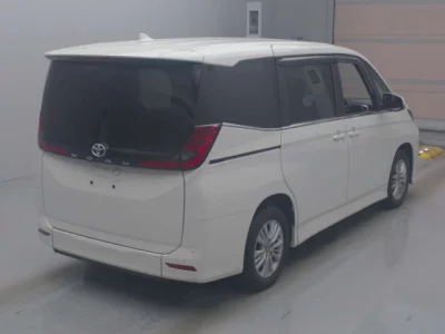 Toyota NOAH  с аукциона в Японии