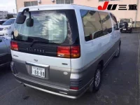 Nissan ELGRAND лот № 139 оценка 3.5  с аукциона в Японии 5