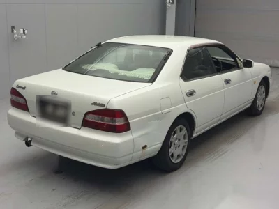 Nissan LAUREL  с аукциона в Японии
