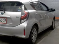 Toyota AQUA лот № 3085 оценка R  с аукциона в Японии 4