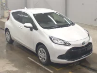 Toyota AQUA лот № 3088 оценка R  с аукциона в Японии 4