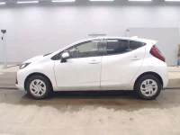 Toyota AQUA лот № 3088 оценка R  с аукциона в Японии 3