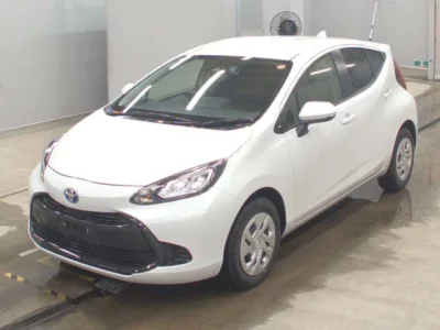 Toyota AQUA  с аукциона в Японии