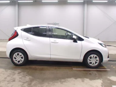 Toyota AQUA  с аукциона в Японии