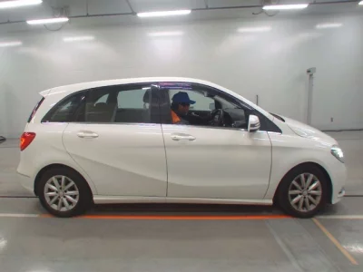 Mercedes-Benz B CLASS