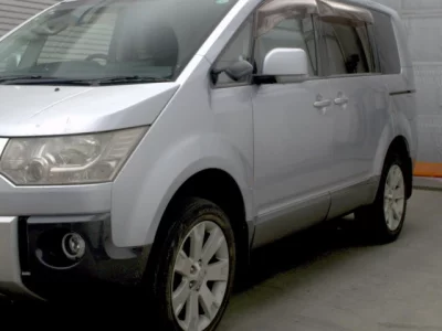Mitsubishi DELICA D5