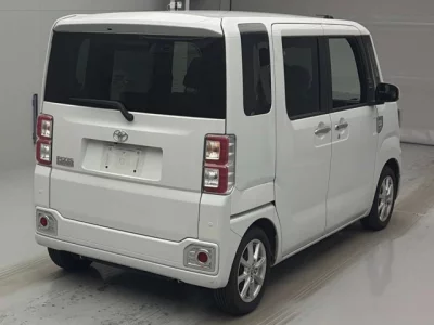 Toyota PIXIS MEGA