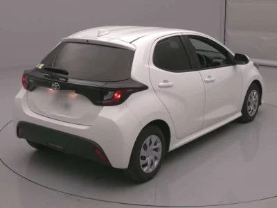 Toyota YARIS  с аукциона в Японии