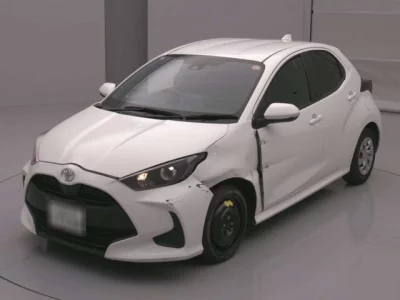 Toyota YARIS  с аукциона в Японии