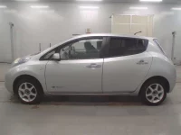 Nissan LEAF лот № 30229 оценка 4  с аукциона в Японии 3