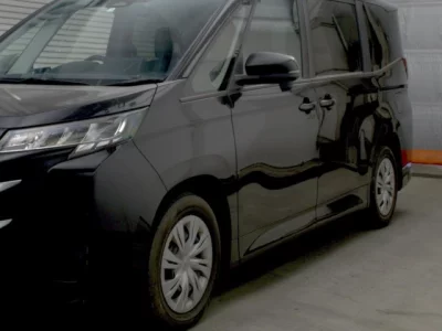 Toyota NOAH  с аукциона в Японии
