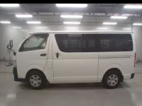 Toyota HIACE VAN лот № 30273 оценка R  с аукциона в Японии 3