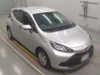 Toyota AQUA лот № 40043 оценка 3.5  с аукциона в Японии 4