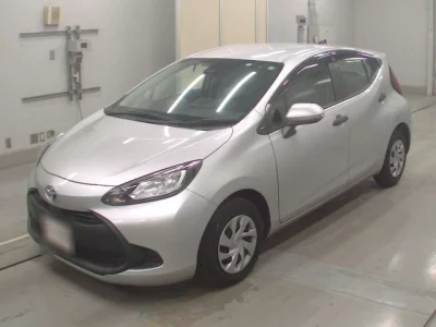 Toyota AQUA  с аукциона в Японии