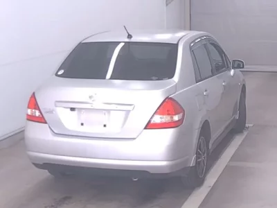 Nissan TIIDA LATIO  с аукциона в Японии