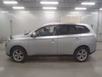 Mitsubishi OUTLANDER лот № 30364 оценка 3  с аукциона в Японии 3
