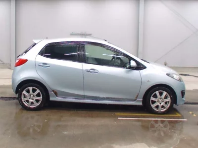 Mazda DEMIO  с аукциона в Японии