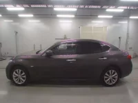 Nissan FUGA лот № 30395 оценка 3.5  с аукциона в Японии 3