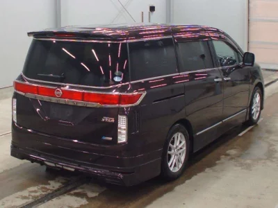 Nissan ELGRAND  с аукциона в Японии