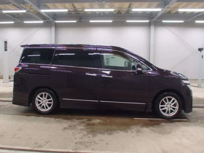 Nissan ELGRAND  с аукциона в Японии