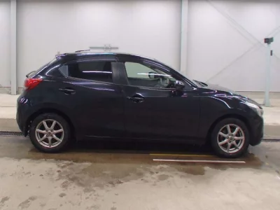 Mazda DEMIO  с аукциона в Японии