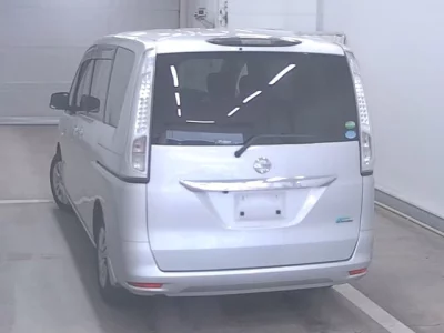 Nissan SERENA  с аукциона в Японии