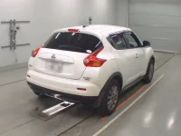 Nissan JUKE лот № 30427 оценка 4  с аукциона в Японии 1