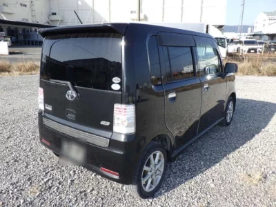 Toyota PIXIS SPACE  с аукциона в Японии