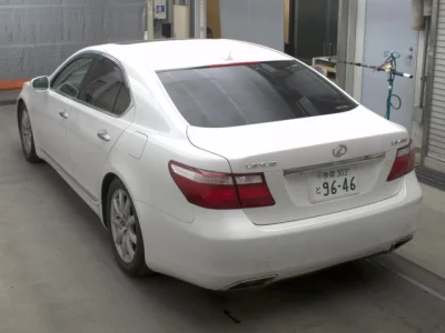 Lexus LS