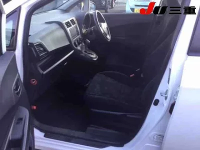 Toyota RACTIS  с аукциона в Японии