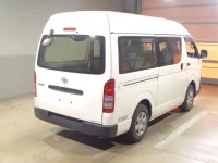 Toyota HIACE VAN лот № 62044 оценка RA  с аукциона в Японии 1