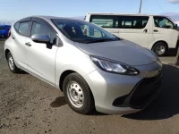 Toyota AQUA лот № 9847 оценка 4  с аукциона в Японии 1