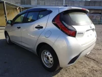 Toyota AQUA лот № 9847 оценка 4  с аукциона в Японии 4