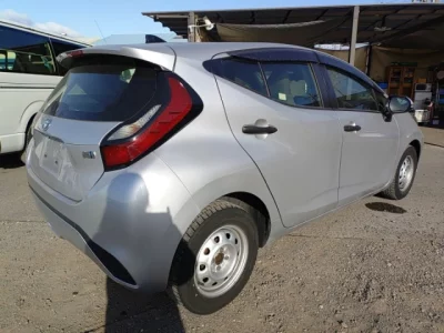 Toyota AQUA  с аукциона в Японии