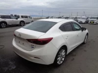 Mazda AXELA лот № 1231 оценка 3.5  с аукциона в Японии 1