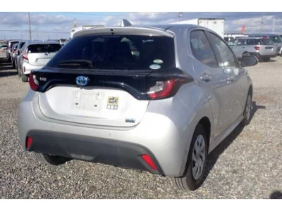 Toyota YARIS  с аукциона в Японии