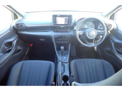 Toyota YARIS  с аукциона в Японии