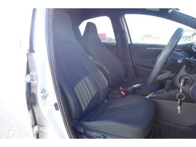 Toyota YARIS  с аукциона в Японии