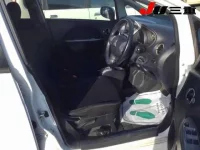 Mitsubishi I-MIEV лот № 8100 оценка 4  с аукциона в Японии 3