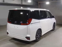 Toyota NOAH лот № 2202 оценка 4.5  с аукциона в Японии 1