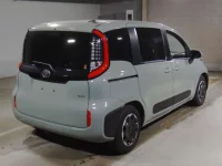 Toyota SIENTA лот № 2222 оценка 5  с аукциона в Японии 1